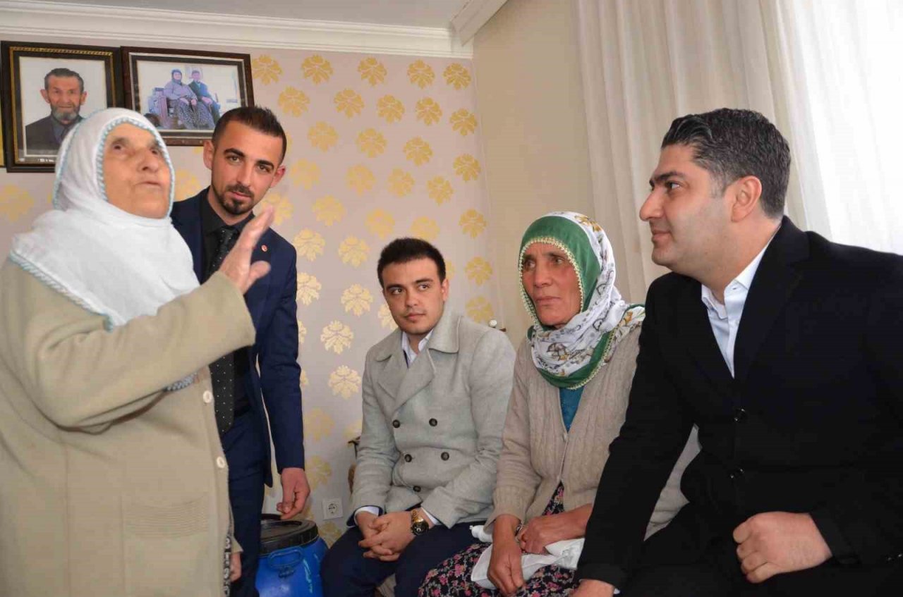 Özdemir: "Sen rahat uyumazsan, ben rahat uyuyamam"