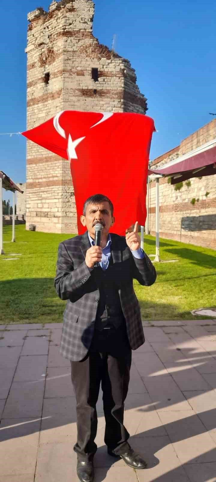 Karakoç: “Üç hilalli bayrak boynu bükük kalmasın”