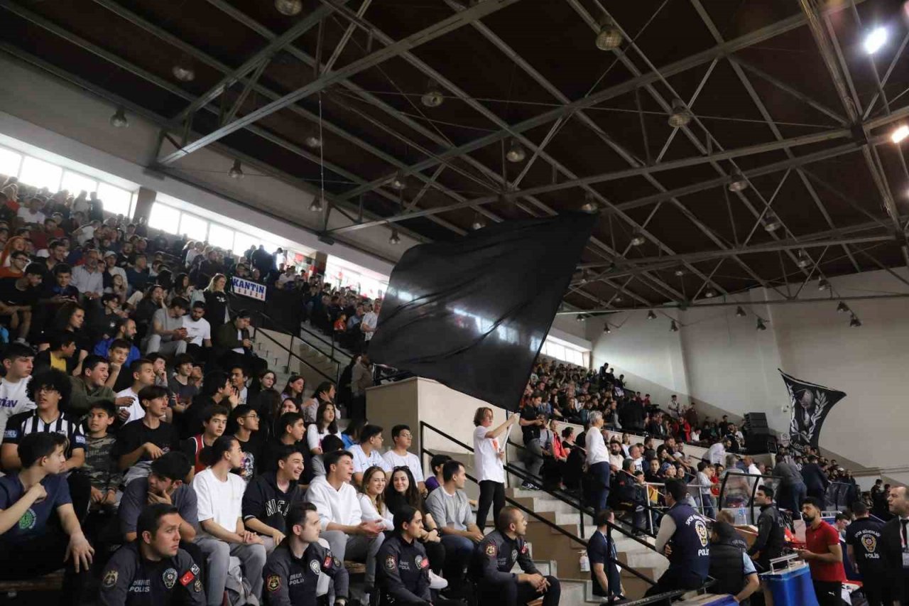 Nazilli Belediyespor Basketbol takımı sezonu kapattı