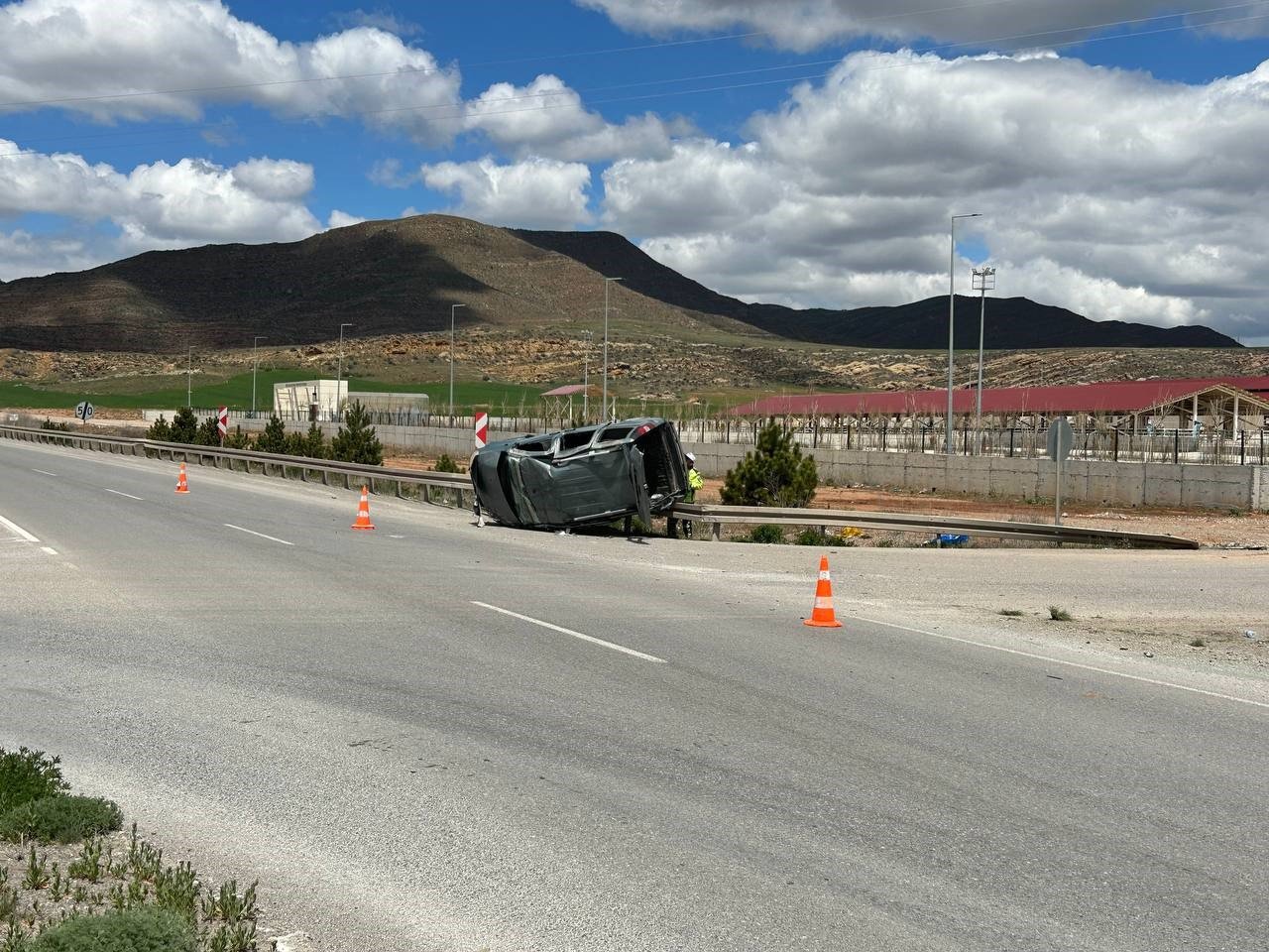 Defalarca takla attı, o anlar saniye saniye güvenlik kamerasına yansıdı