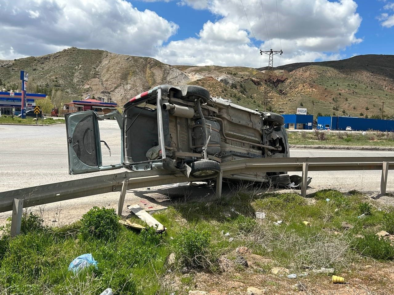 Defalarca takla attı, o anlar saniye saniye güvenlik kamerasına yansıdı