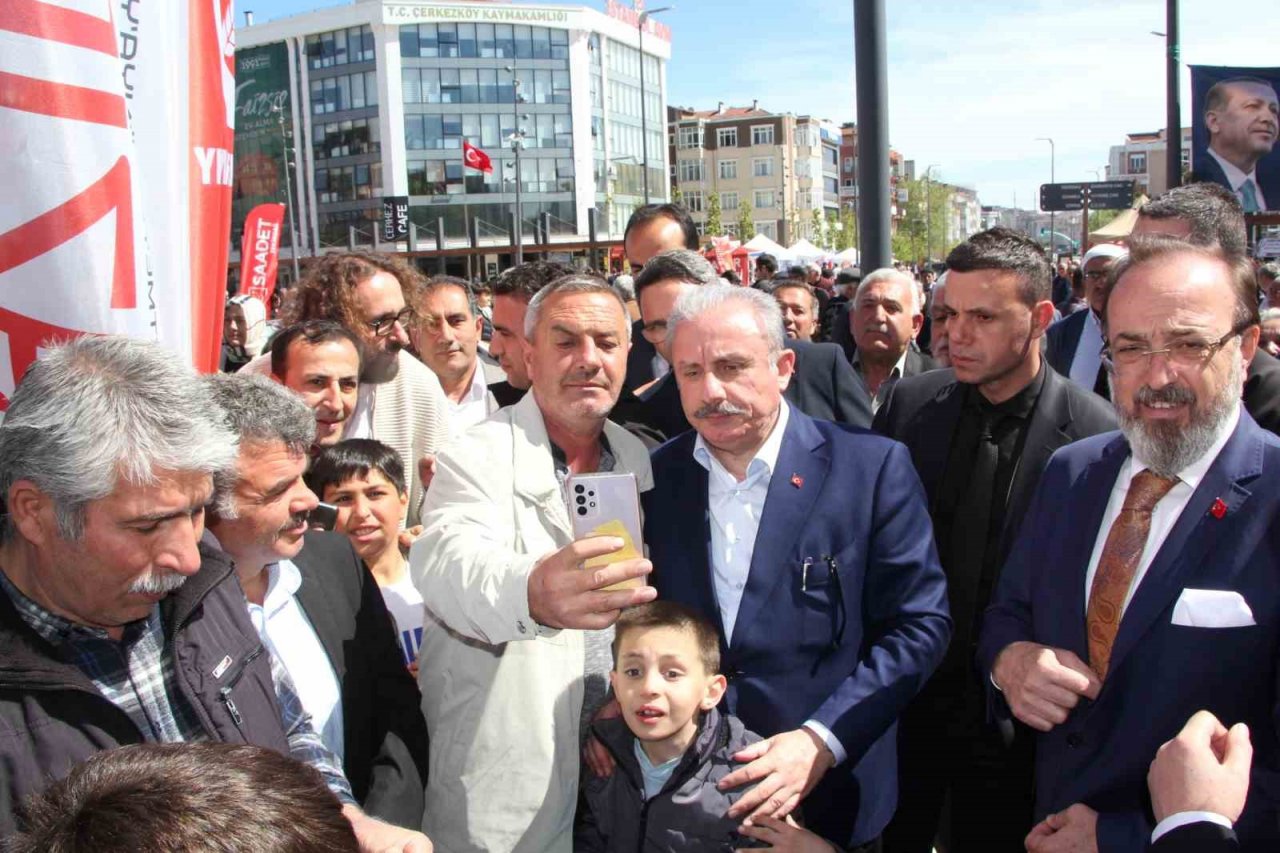 TBMM Başkanı Şentop’tan partilerin seçim stantlarına ziyaret