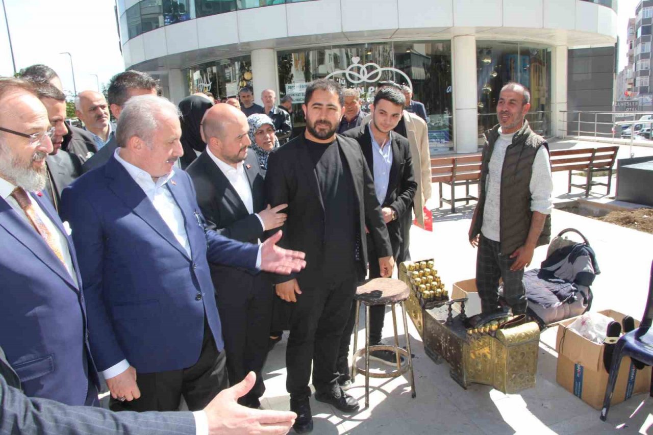 TBMM Başkanı Şentop’tan partilerin seçim stantlarına ziyaret