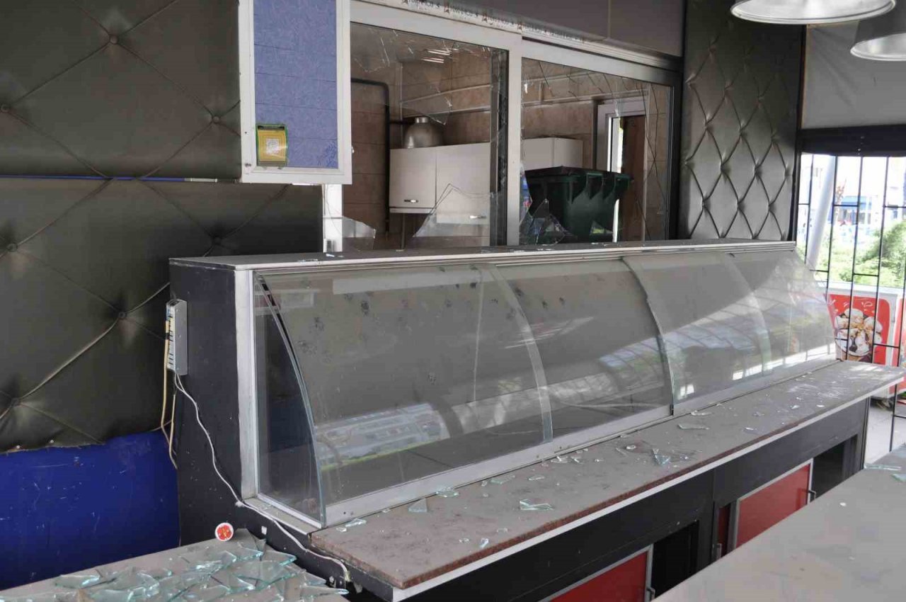 Kullanılmayan büfe vandalların hedefi oldu