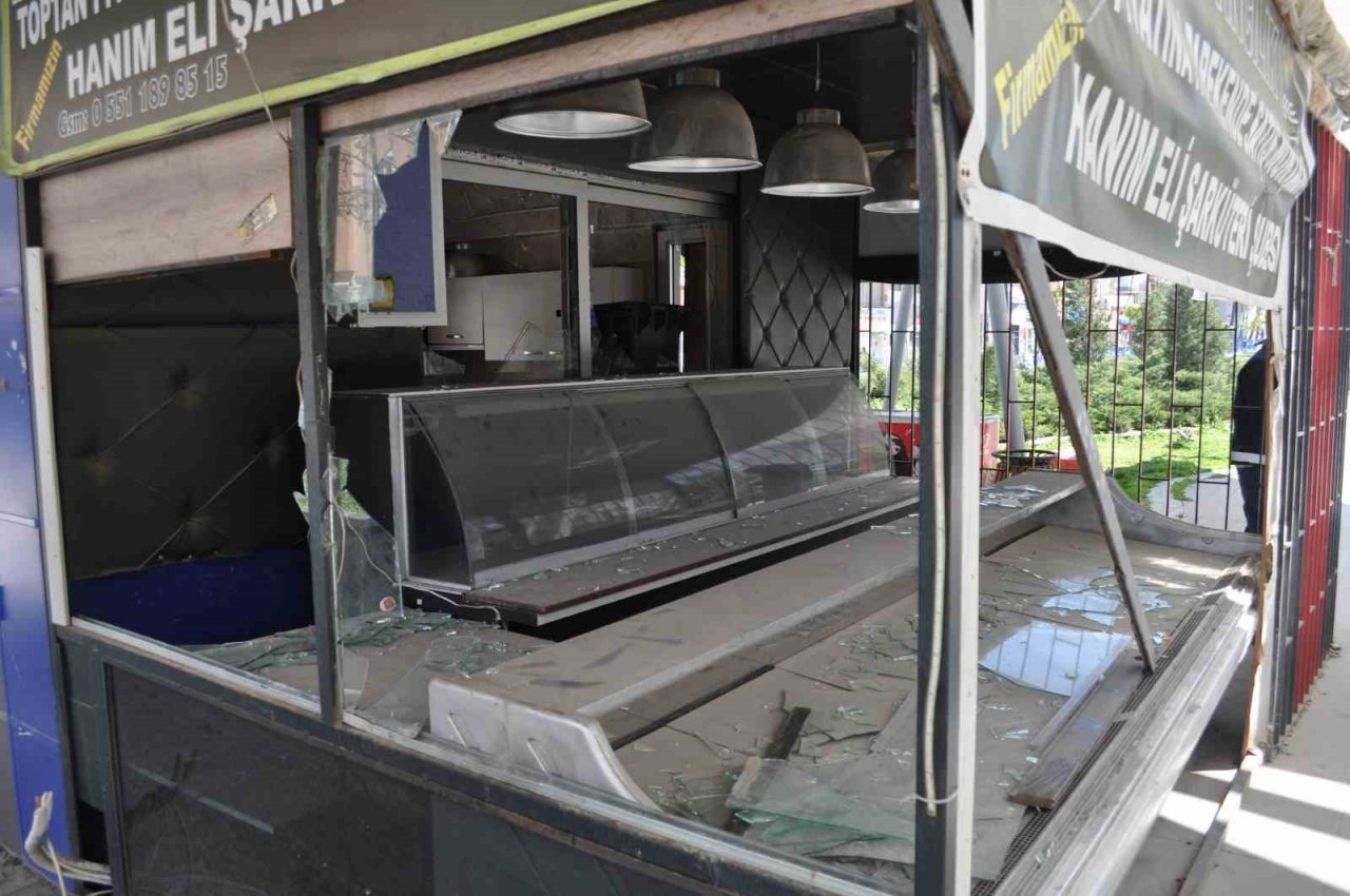 Kullanılmayan büfe vandalların hedefi oldu