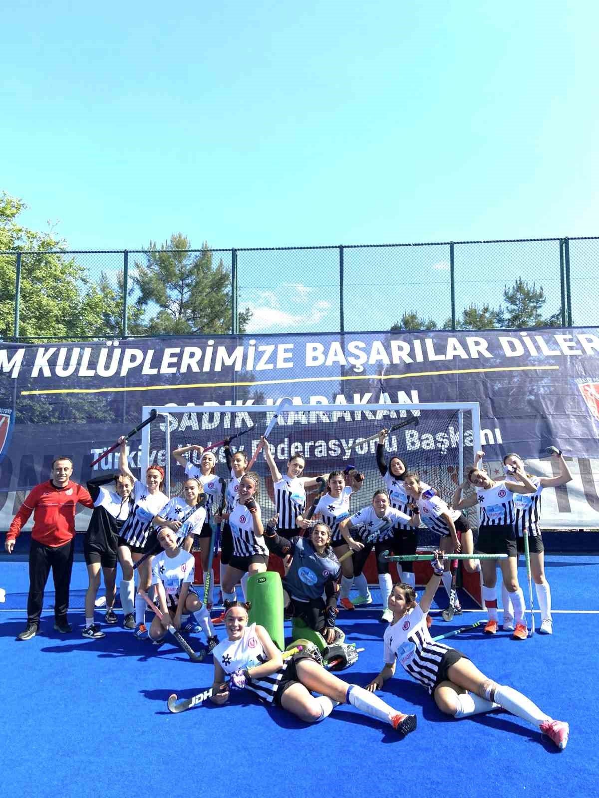 Muğla Kadın Hokey Takımı Türkiye ikincisi oldu