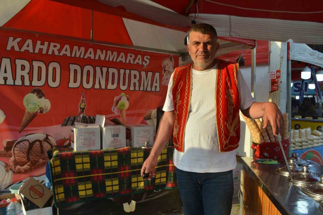 Depremzede esnaf kendi yörelerinin damak lezzetlerini Ayvalık’ta buluşturdu