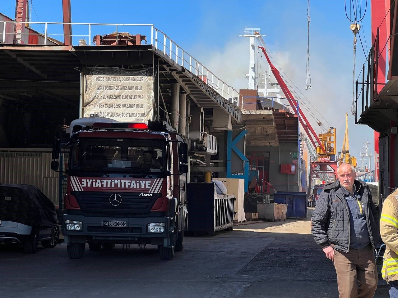 Tuzla’da kuru yük gemisinde yangın
