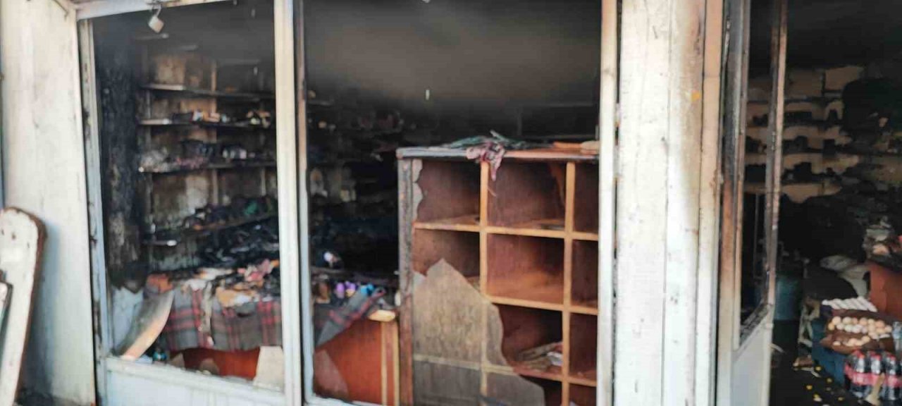 Van’da çıkan yangında bir iş yeri kullanılamaz hale geldi