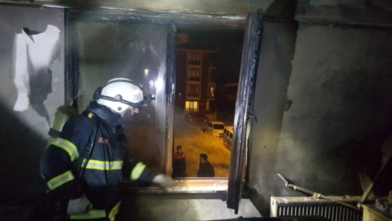 Çiftlikköy’de apartman dairesi küle döndü