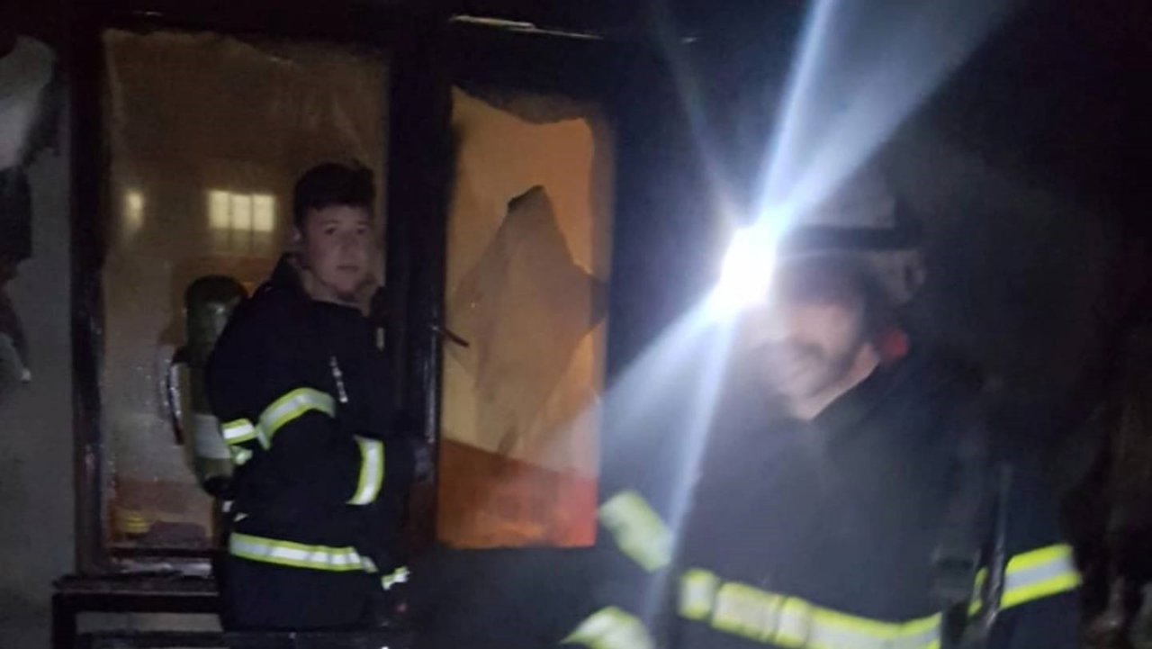 Çiftlikköy’de apartman dairesi küle döndü