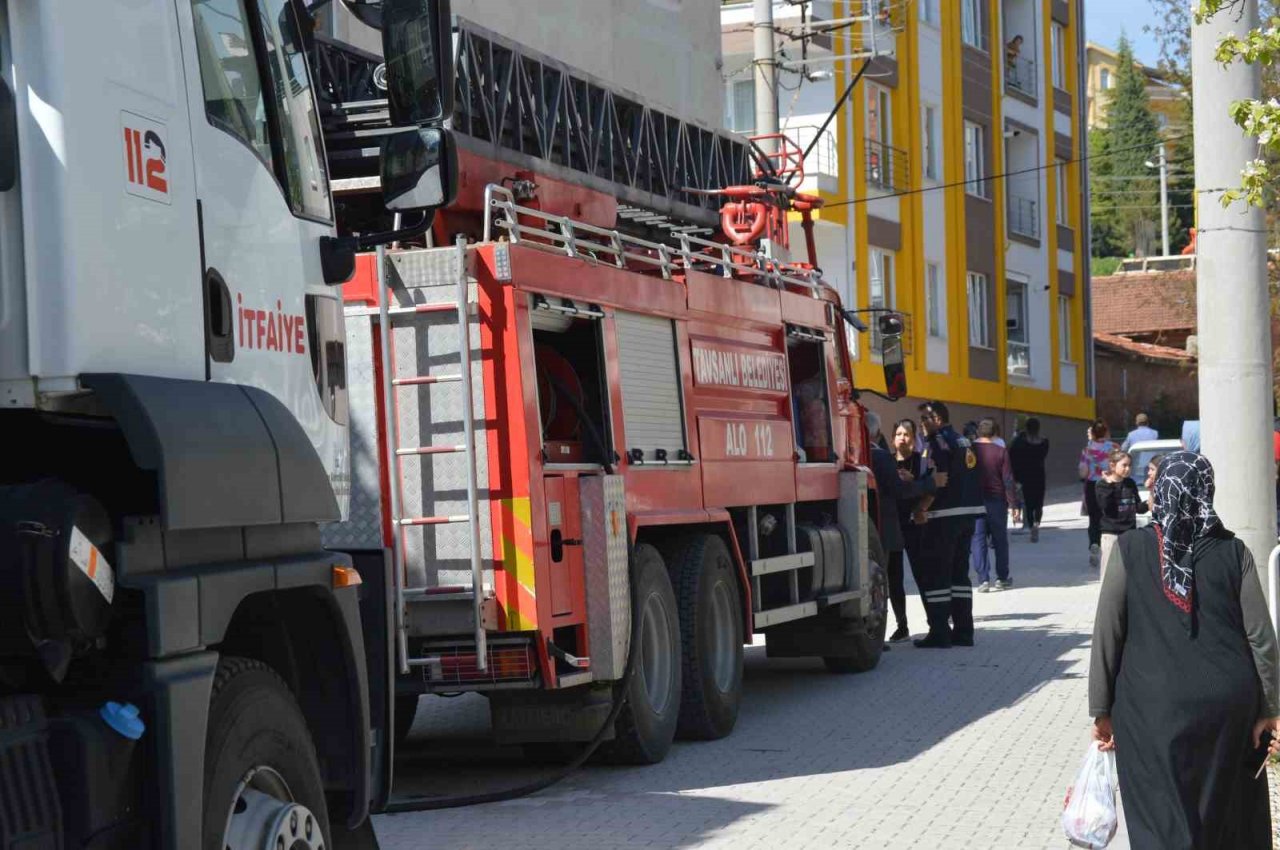 Tavşanlı’daki ev yangını korkuttu