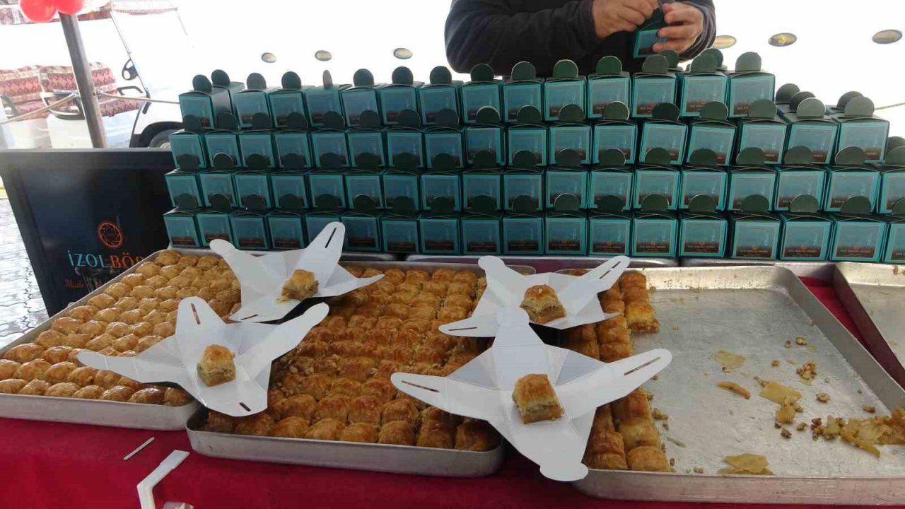 Dev yolcu gemisi bin 300 İsrailli yolcusu ile Marmaris’e geldi