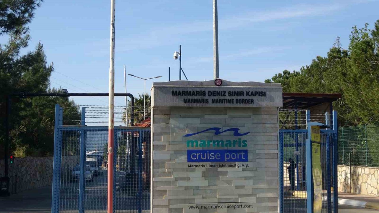 Dev yolcu gemisi bin 300 İsrailli yolcusu ile Marmaris’e geldi