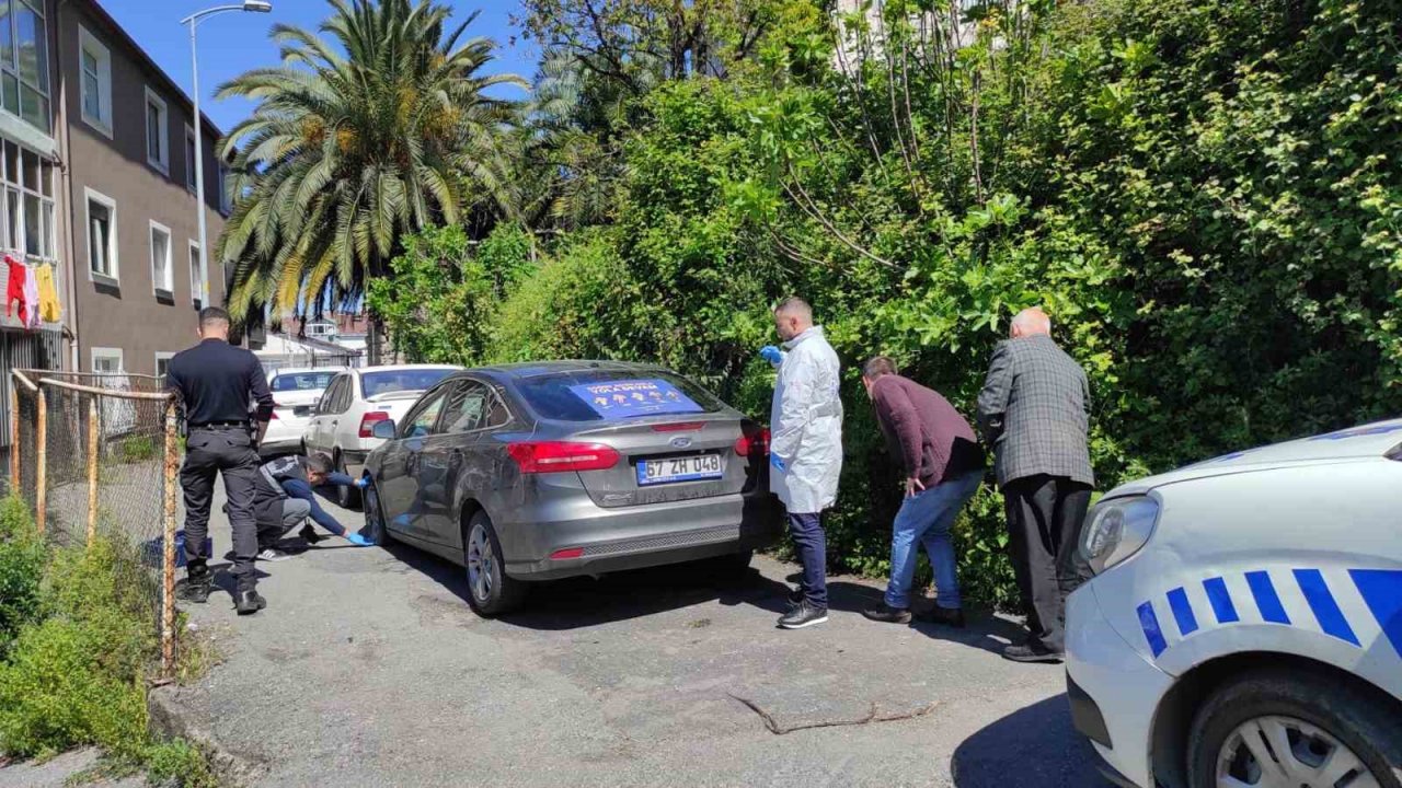 Aracının lastiklerini kestiler