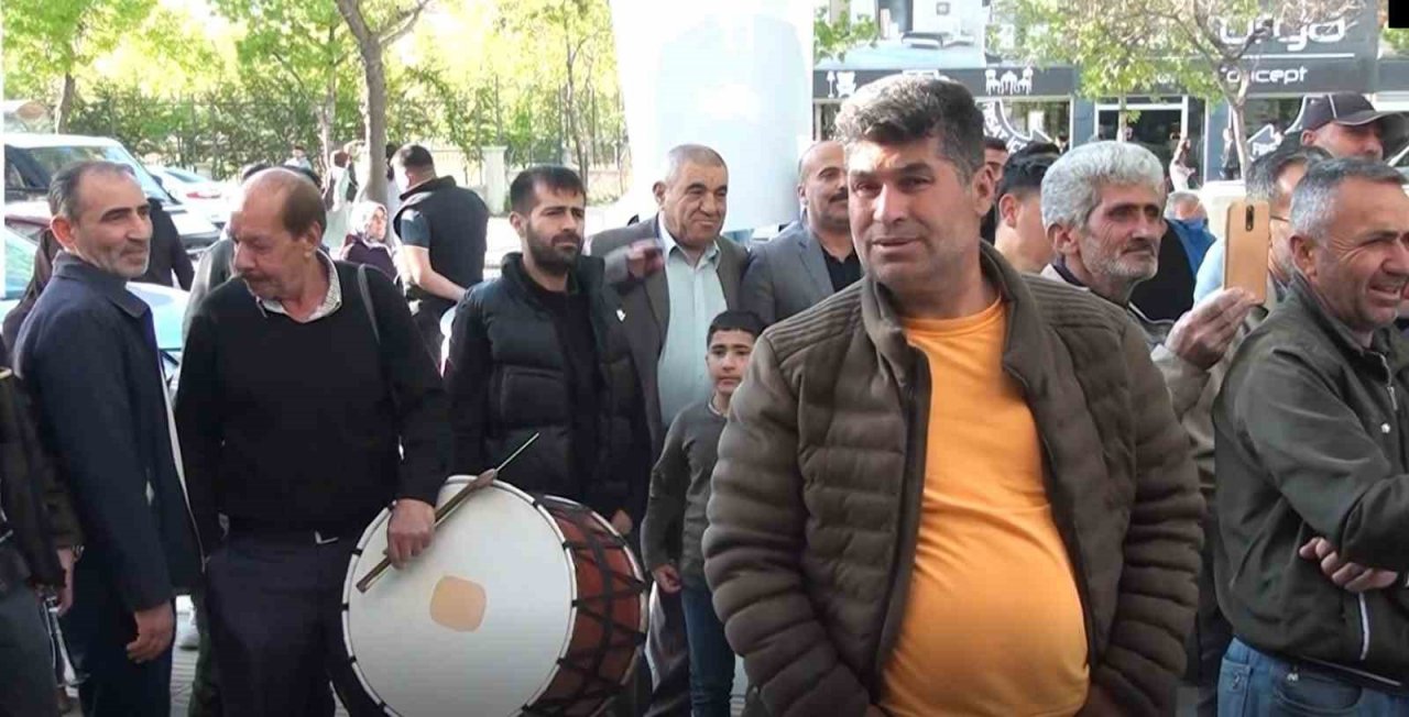 Türkiye’nin en renkli adayı Güneş: ’’Bana oy verin gerisini Ankara düşünsün’’