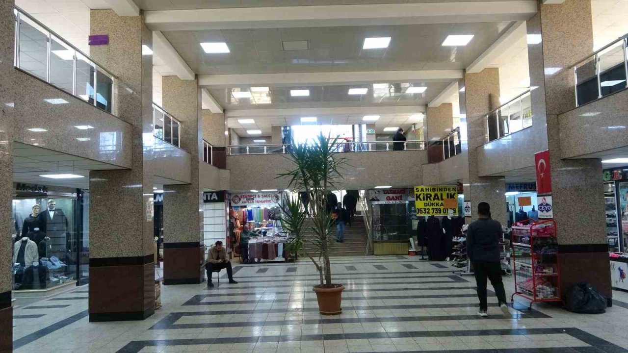 Depremin vurduğu Malatya’da tarihi Kapalı Çarşı’ya ilgi arttı