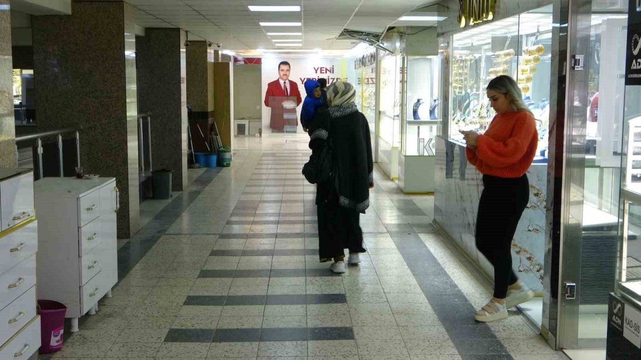 Depremin vurduğu Malatya’da tarihi Kapalı Çarşı’ya ilgi arttı