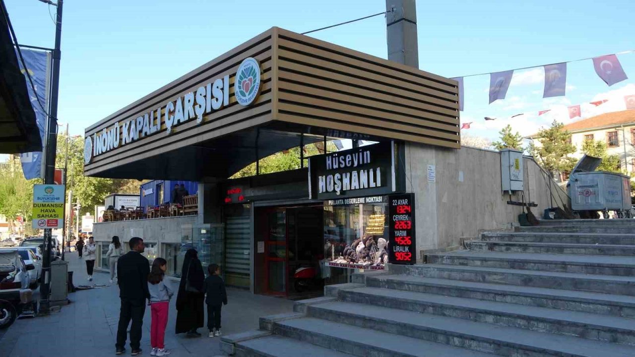 Depremin vurduğu Malatya’da tarihi Kapalı Çarşı’ya ilgi arttı