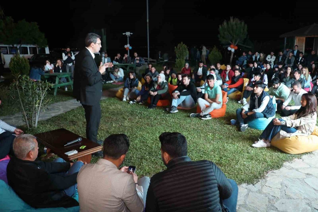 AK Parti Aydın İl Başkanı Ökten, Koçarlı’da gençlerle bir araya geldi