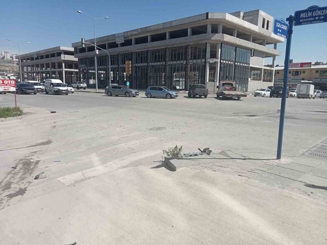 Ankara’da 2 otomobilin karıştığı kazada biri ağır 2 yaralı