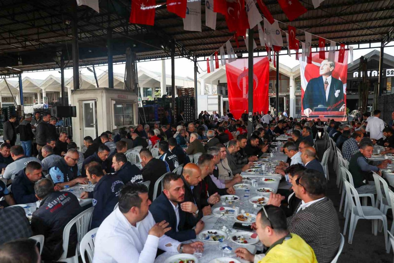 Başkan Böcek" Hal esnafının problemlerinin çözümünde yanlarındayım"