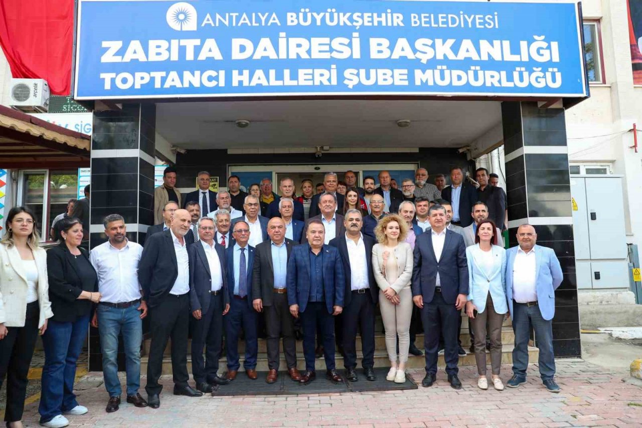 Başkan Böcek" Hal esnafının problemlerinin çözümünde yanlarındayım"