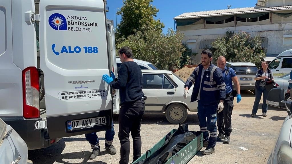 Çalıştığı kahvehanede ölü bulundu