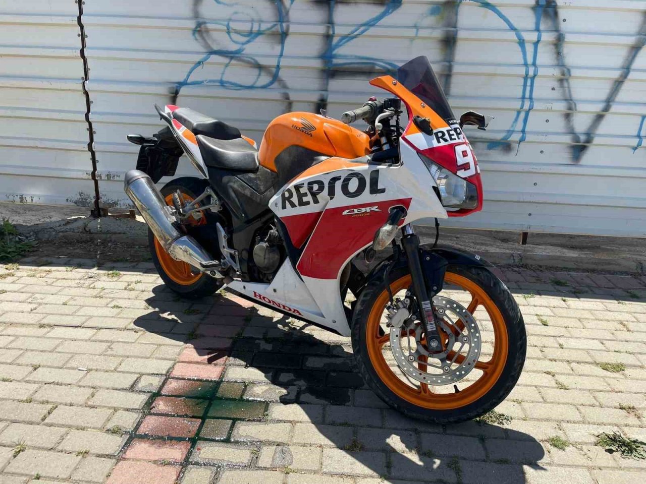 Gazipaşa’da hafif ticari araçla motosiklet çarpıştı: 1 yaralı