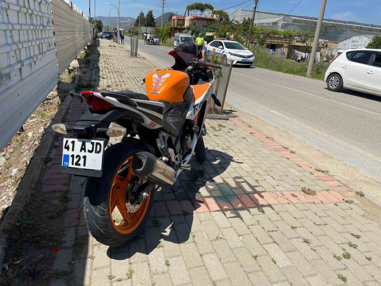 Gazipaşa’da hafif ticari araçla motosiklet çarpıştı: 1 yaralı