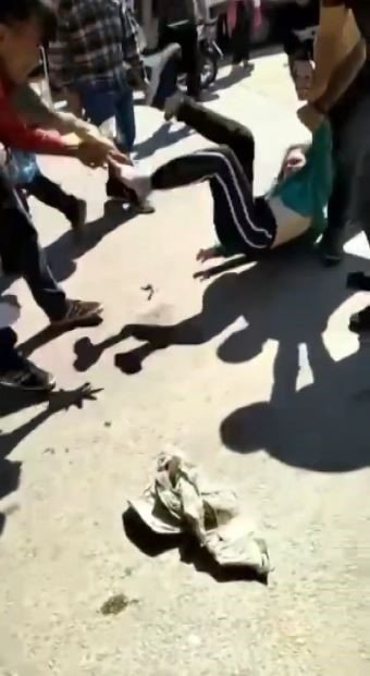 Antalya’da bıçaklı kadın mahalleliyi canından bezdirdi