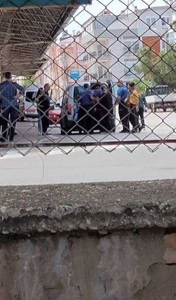 Antalya’da bıçaklı kadın mahalleliyi canından bezdirdi