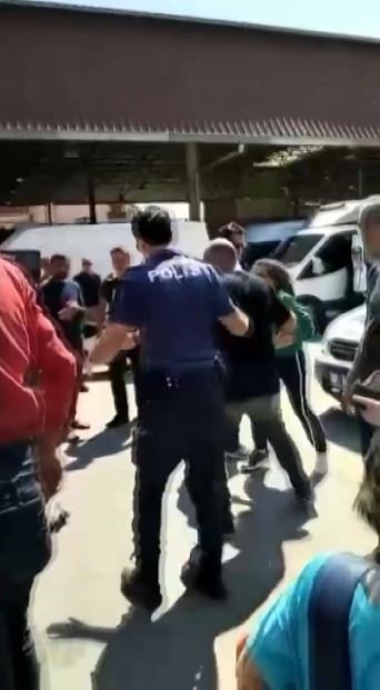 Antalya’da bıçaklı kadın mahalleliyi canından bezdirdi