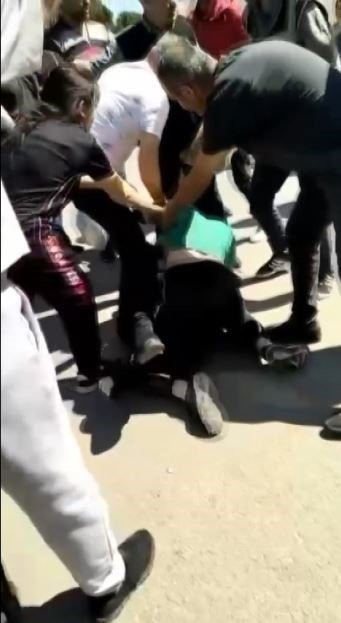 Antalya’da bıçaklı kadın mahalleliyi canından bezdirdi