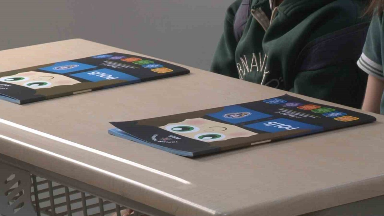 Arnavutköy’de ilkokul öğrencilerine uygulamalı trafik eğitimi