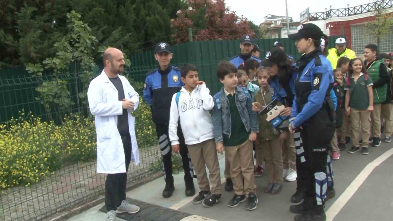 Arnavutköy’de ilkokul öğrencilerine uygulamalı trafik eğitimi