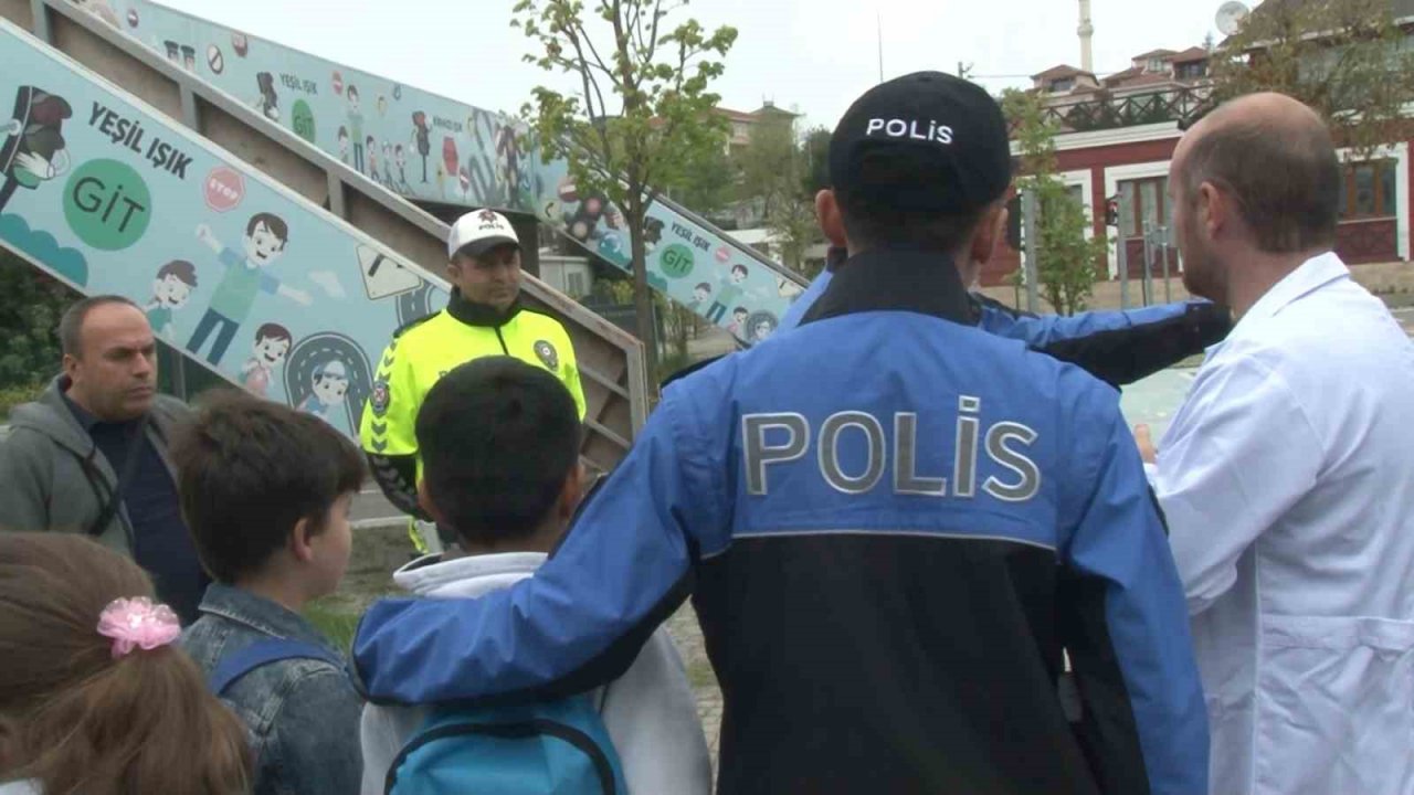 Arnavutköy’de ilkokul öğrencilerine uygulamalı trafik eğitimi