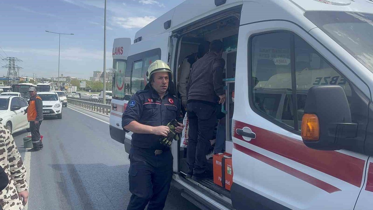 Arnavutköy’de servis aracı kazaya karıştı: 9 yaralı