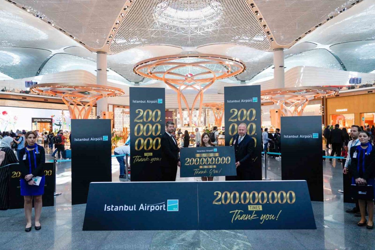 İstanbul Havalimanı 200 milyonuncu yolcusunu ağırladı
