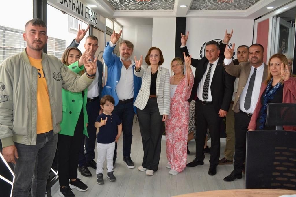 Didim’de CHP’den istifa edenler MHP’ye katıldı