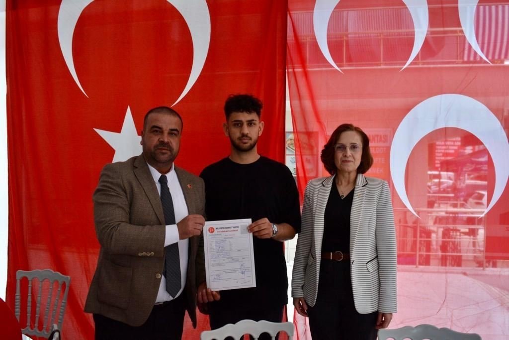 Didim’de CHP’den istifa edenler MHP’ye katıldı