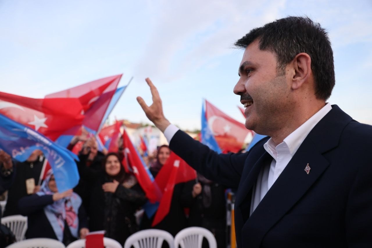 Bakan Kurum, Ümraniye’de ‘Temel Atma ve Komşu Finans Evleri Anahtar Teslim Töreni’ne katıldı
