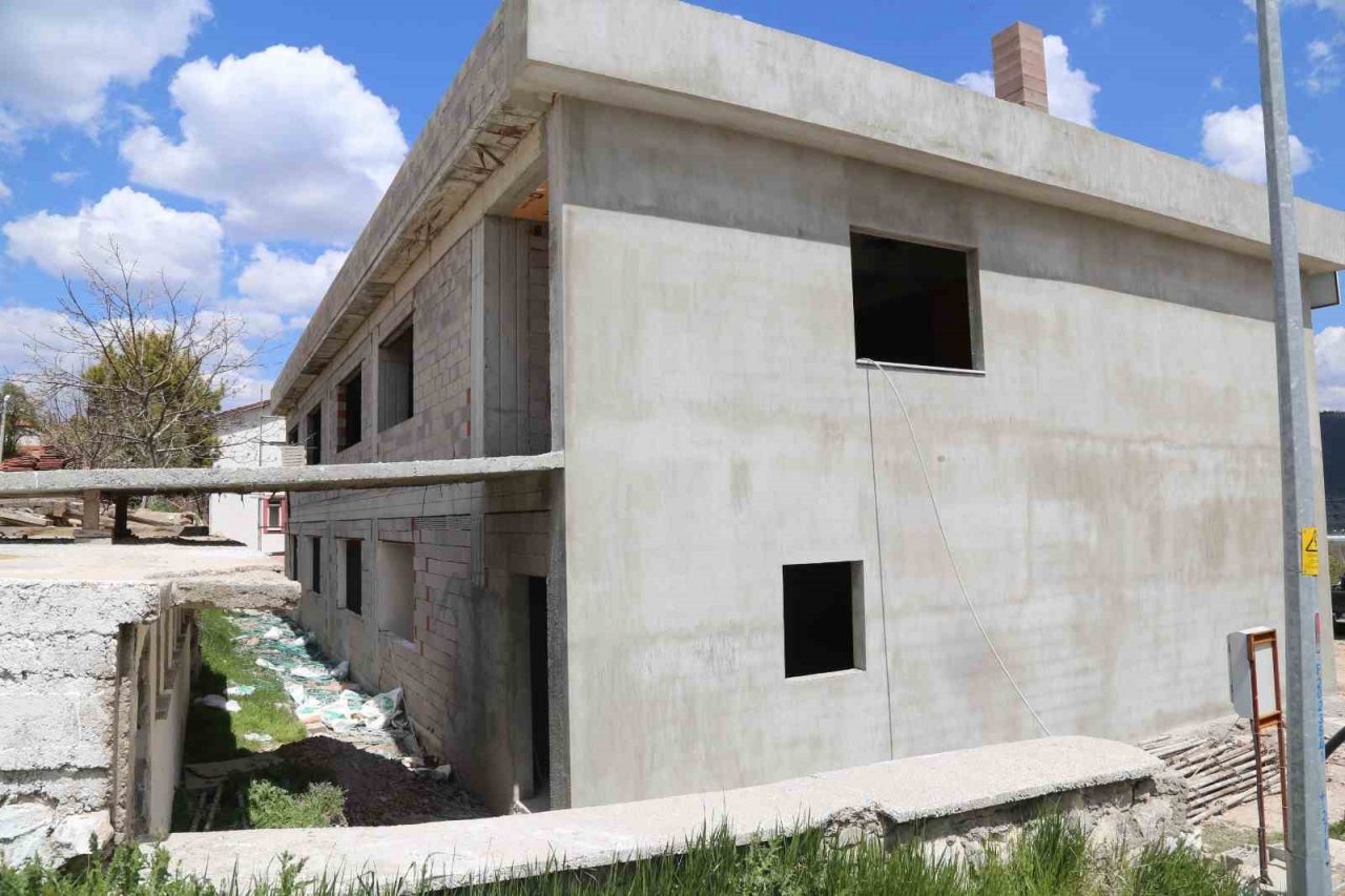 Çameli Gençlik Merkezi hızla yükseliyor