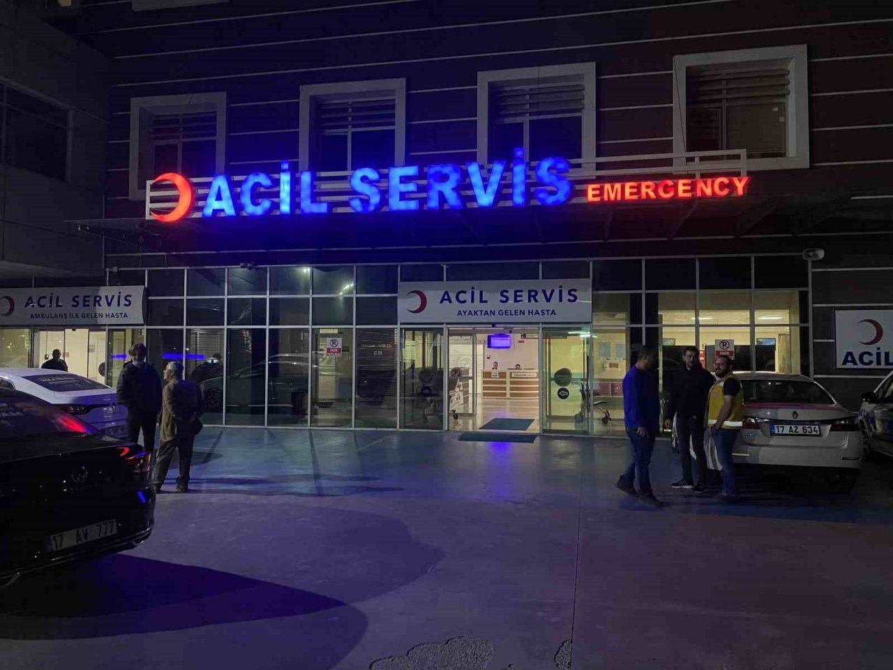 Çanakkale’de Yeşil Sol Partililer seçim çalışmalarında kahvehanedeki 4 kişiyi hastanelik etti