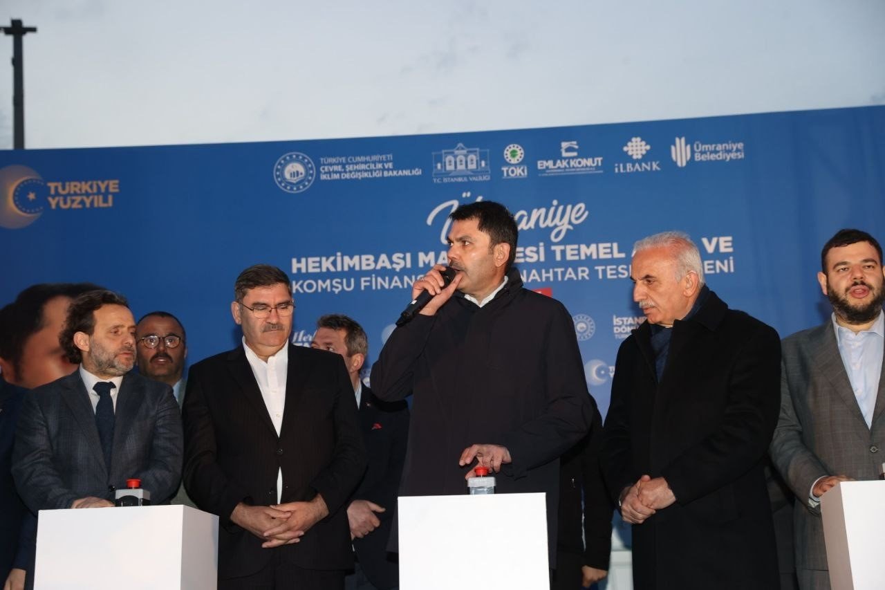 Bakan Kurum, Ümraniye’de ‘Temel Atma ve Komşu Finans Evleri Anahtar Teslim Töreni’ne katıldı