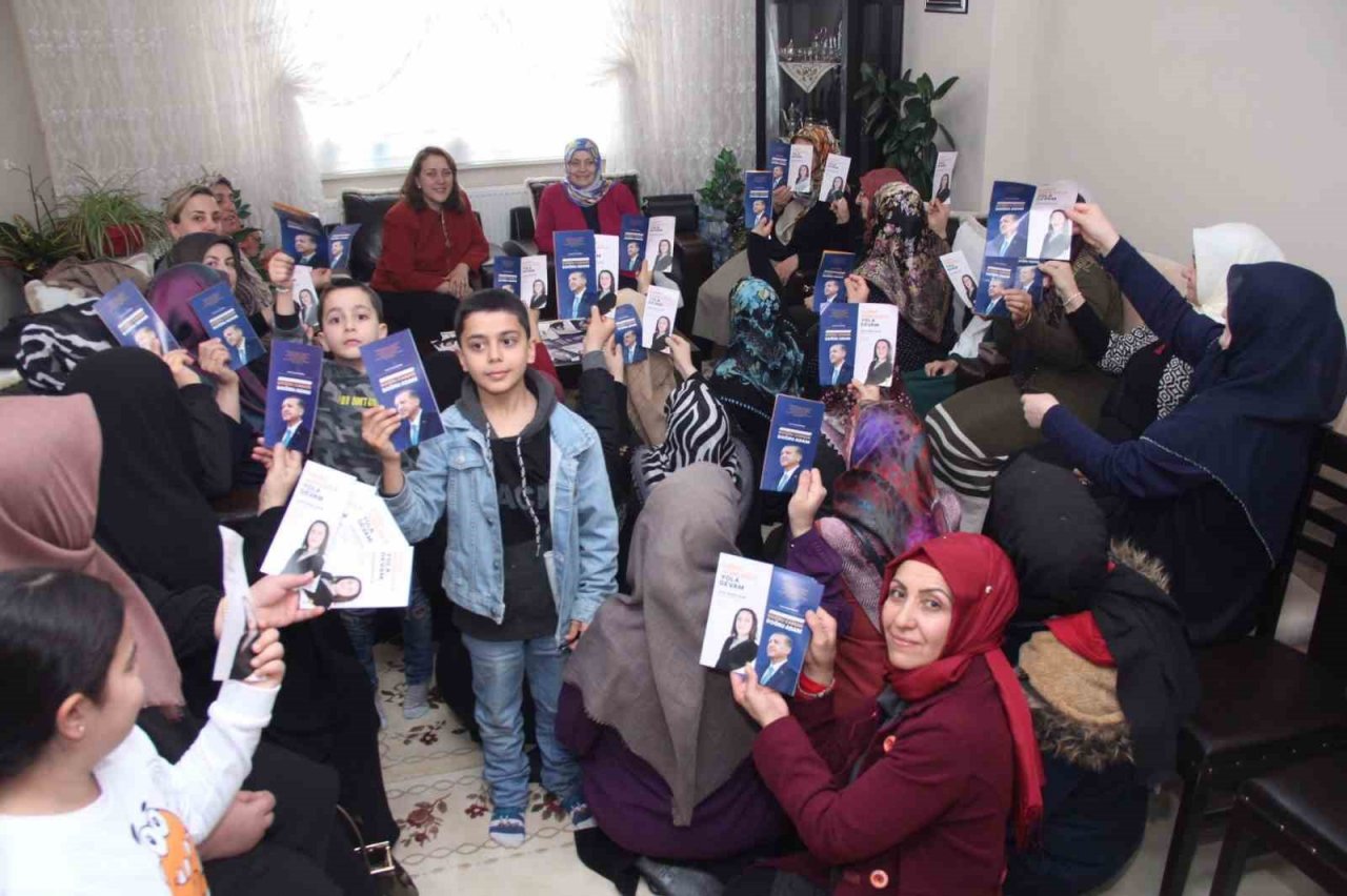 Ak Parti liderini bekliyor