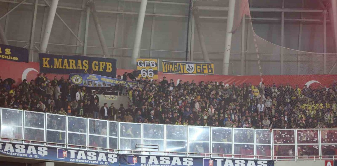 Fenerbahçeli taraftarlar deplasman tribününü doldurdu