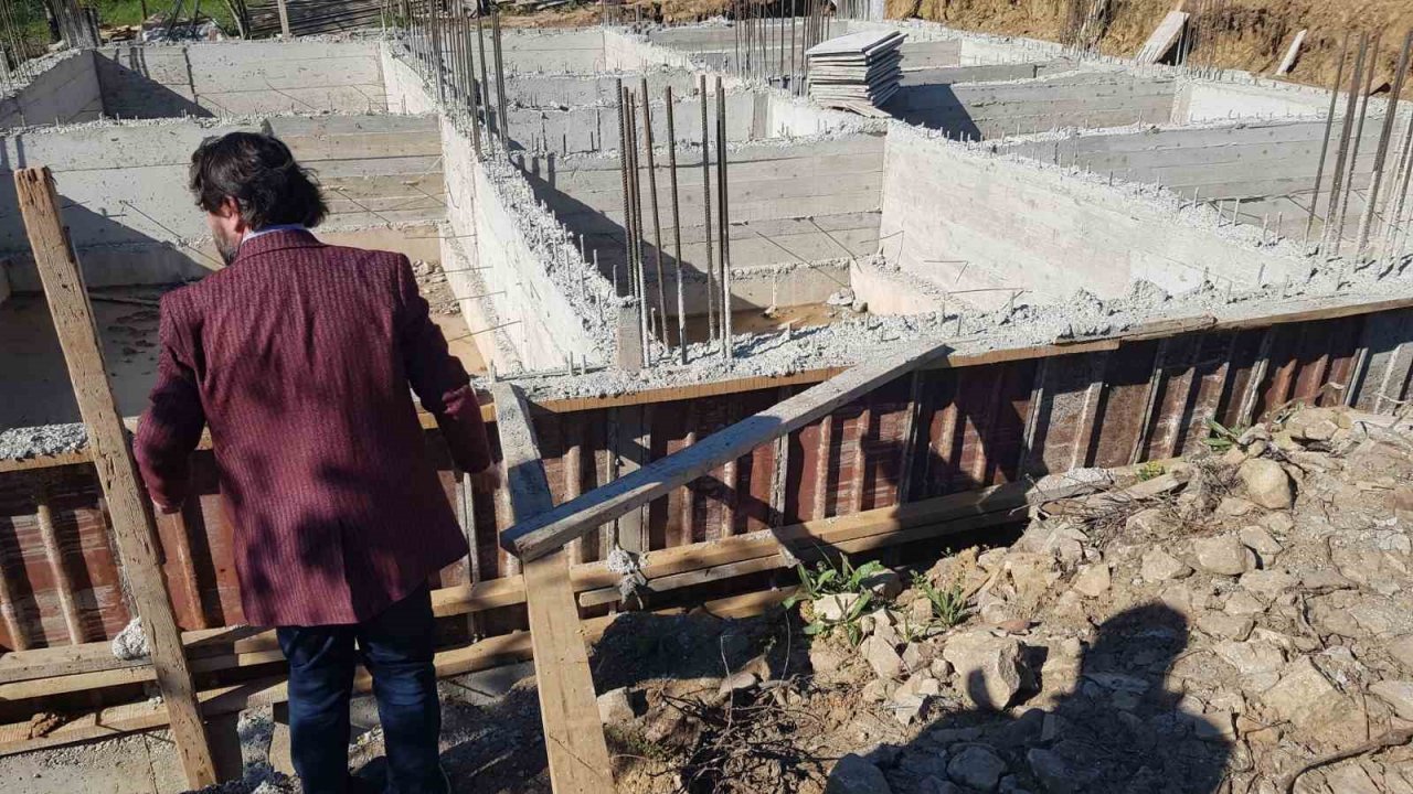 İnşaat hırsızları güvenlik kamerasına yakalandı