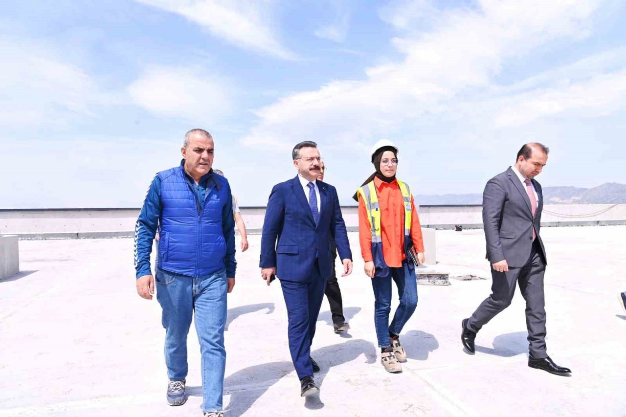 Vali Aksoy yapımı devam eden Aydın Şehir Hastanesi’nde incelemelerde bulundu