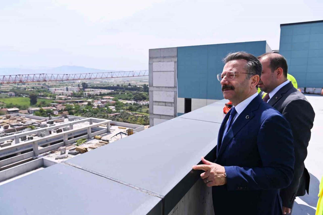 Vali Aksoy yapımı devam eden Aydın Şehir Hastanesi’nde incelemelerde bulundu